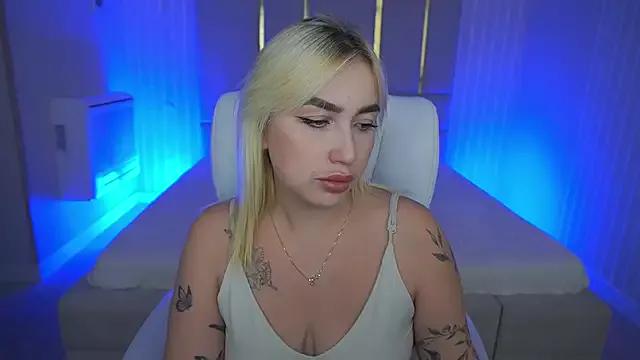 Discover our girls online shows and discover the company of countless livestreamers, with stunning shapes, sex toys and more.