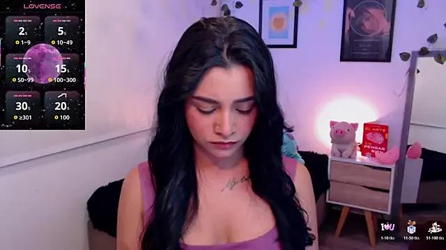 Discover our girls online shows and discover the company of countless livestreamers, with stunning shapes, sex toys and more.