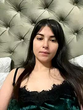 Discover our girls online shows and discover the company of countless livestreamers, with stunning shapes, sex toys and more.