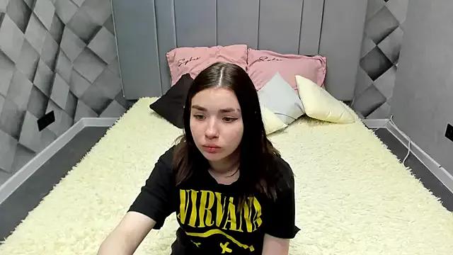 Discover our girls online shows and discover the company of countless livestreamers, with stunning shapes, sex toys and more.