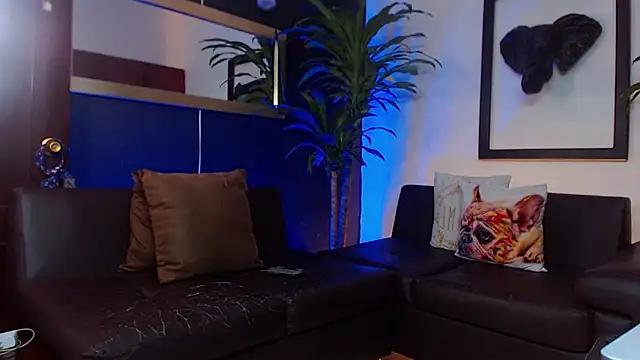 Discover our girls online shows and discover the company of countless livestreamers, with stunning shapes, sex toys and more.