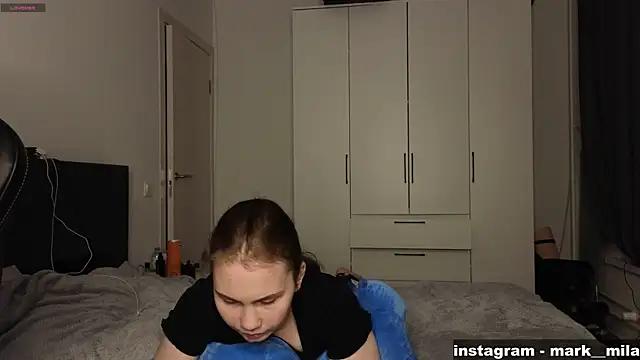 Discover our girls online shows and discover the company of countless livestreamers, with stunning shapes, sex toys and more.