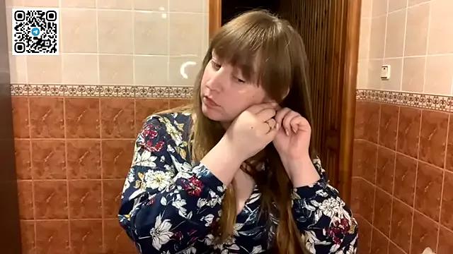 Discover our girls online shows and discover the company of countless livestreamers, with stunning shapes, sex toys and more.