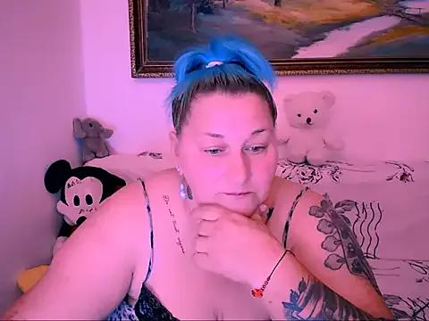 Discover our girls online shows and discover the company of countless livestreamers, with stunning shapes, sex toys and more.