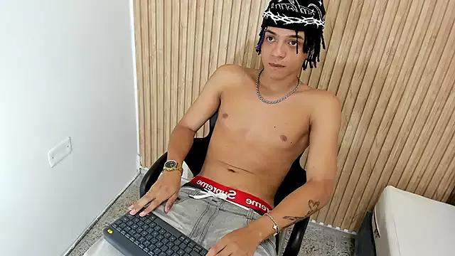 Discover our girls online shows and discover the company of countless livestreamers, with stunning shapes, sex toys and more.