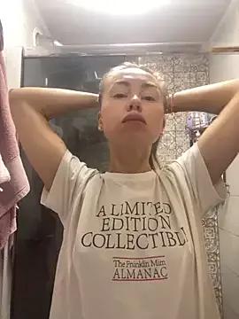 Discover our girls online shows and discover the company of countless livestreamers, with stunning shapes, sex toys and more.