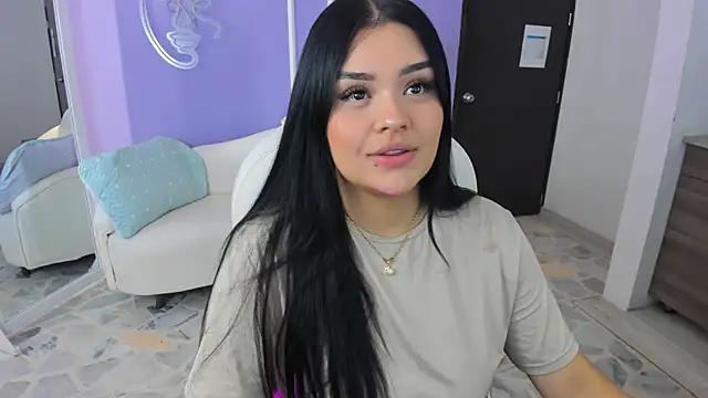 Discover our girls online shows and discover the company of countless livestreamers, with stunning shapes, sex toys and more.