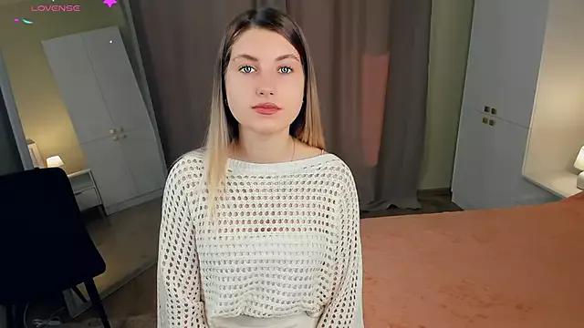 MartiRoyal from StripChat is Freechat