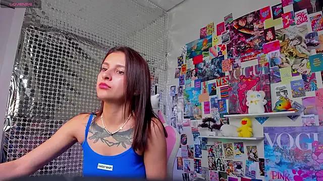 Discover our girls online shows and discover the company of countless livestreamers, with stunning shapes, sex toys and more.