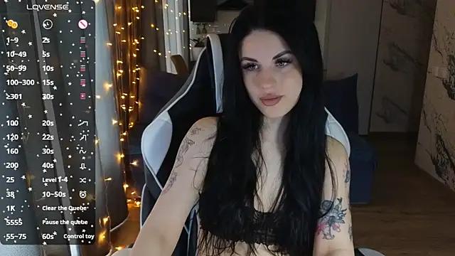 Discover our girls online shows and discover the company of countless livestreamers, with stunning shapes, sex toys and more.