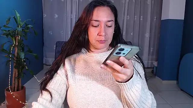 Discover our girls online shows and discover the company of countless livestreamers, with stunning shapes, sex toys and more.