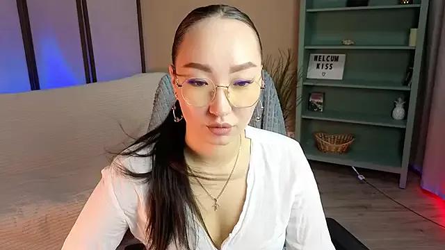 Discover our girls online shows and discover the company of countless livestreamers, with stunning shapes, sex toys and more.