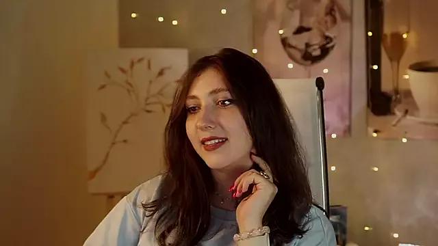 Discover our girls online shows and discover the company of countless livestreamers, with stunning shapes, sex toys and more.