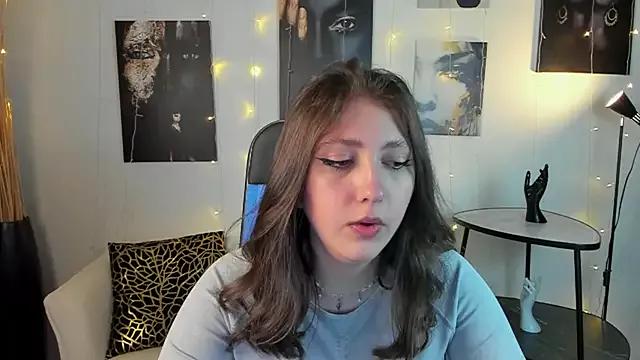 Discover our girls online shows and discover the company of countless livestreamers, with stunning shapes, sex toys and more.