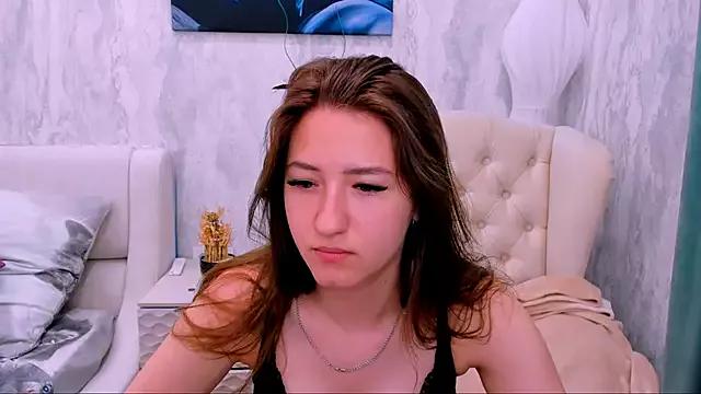 Discover our girls online shows and discover the company of countless livestreamers, with stunning shapes, sex toys and more.