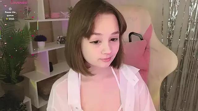 Discover our girls online shows and discover the company of countless livestreamers, with stunning shapes, sex toys and more.