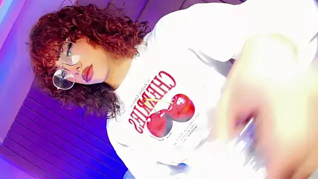 Discover our girls online shows and discover the company of countless livestreamers, with stunning shapes, sex toys and more.
