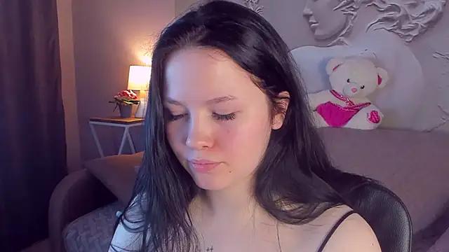 Discover our girls online shows and discover the company of countless livestreamers, with stunning shapes, sex toys and more.