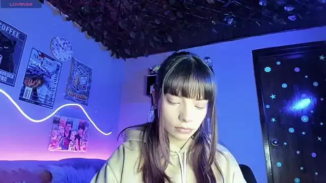 Discover our girls online shows and discover the company of countless livestreamers, with stunning shapes, sex toys and more.