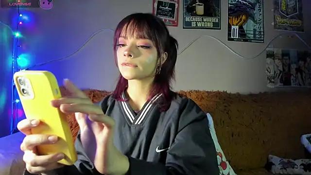 Discover our girls online shows and discover the company of countless livestreamers, with stunning shapes, sex toys and more.