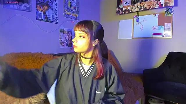 Discover our girls online shows and discover the company of countless livestreamers, with stunning shapes, sex toys and more.