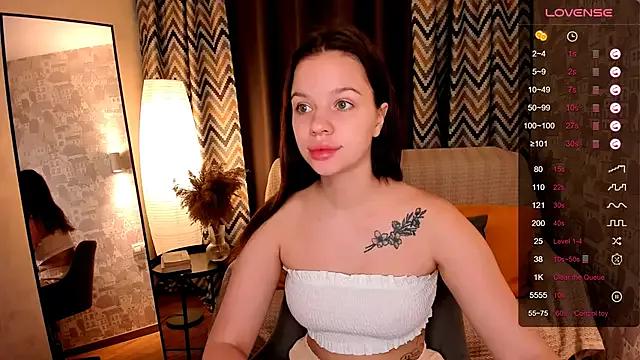 Discover our girls online shows and discover the company of countless livestreamers, with stunning shapes, sex toys and more.