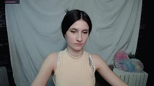 Discover our girls online shows and discover the company of countless livestreamers, with stunning shapes, sex toys and more.
