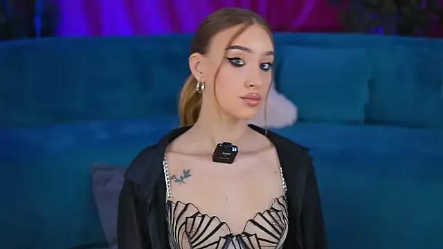 Discover our girls online shows and discover the company of countless livestreamers, with stunning shapes, sex toys and more.