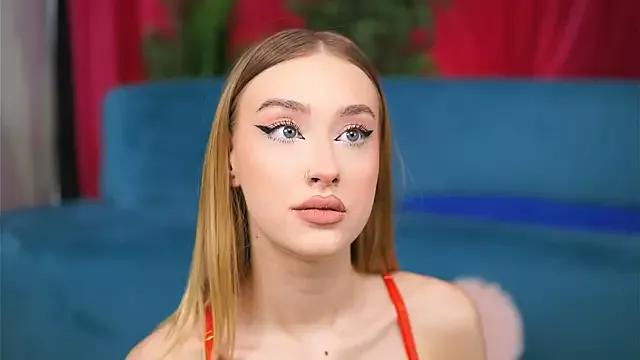 Discover our girls online shows and discover the company of countless livestreamers, with stunning shapes, sex toys and more.