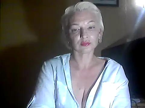 Discover our girls online shows and discover the company of countless livestreamers, with stunning shapes, sex toys and more.
