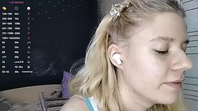 Discover our girls online shows and discover the company of countless livestreamers, with stunning shapes, sex toys and more.
