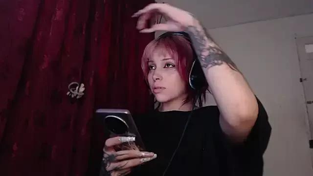 Discover our girls online shows and discover the company of countless livestreamers, with stunning shapes, sex toys and more.