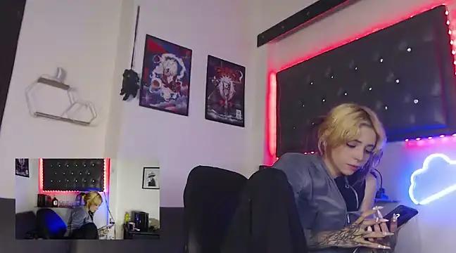 Discover our girls online shows and discover the company of countless livestreamers, with stunning shapes, sex toys and more.