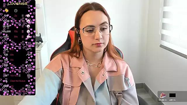 Discover our girls online shows and discover the company of countless livestreamers, with stunning shapes, sex toys and more.