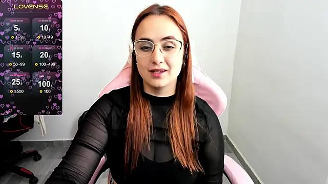 Discover our girls online shows and discover the company of countless livestreamers, with stunning shapes, sex toys and more.