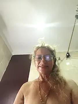 MaryLunna from StripChat is Freechat