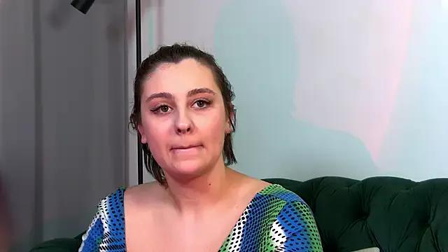 Discover our girls online shows and discover the company of countless livestreamers, with stunning shapes, sex toys and more.