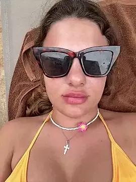 Discover our girls online shows and discover the company of countless livestreamers, with stunning shapes, sex toys and more.