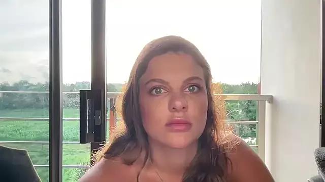 Discover our girls online shows and discover the company of countless livestreamers, with stunning shapes, sex toys and more.