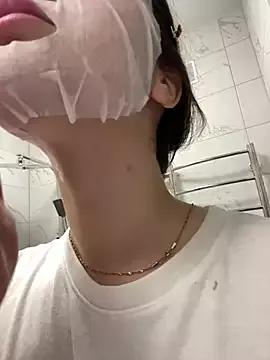Discover our girls online shows and discover the company of countless livestreamers, with stunning shapes, sex toys and more.