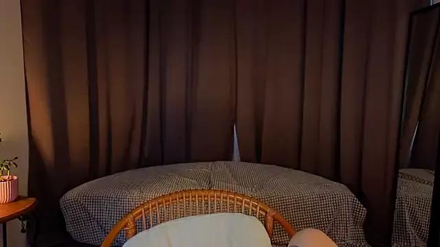 Discover our girls online shows and discover the company of countless livestreamers, with stunning shapes, sex toys and more.
