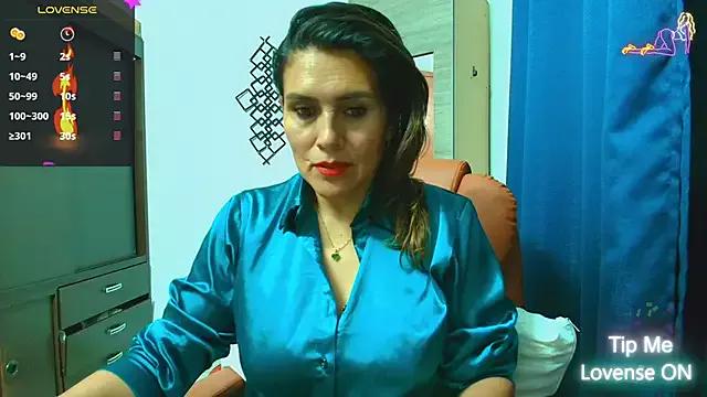 Discover our girls online shows and discover the company of countless livestreamers, with stunning shapes, sex toys and more.