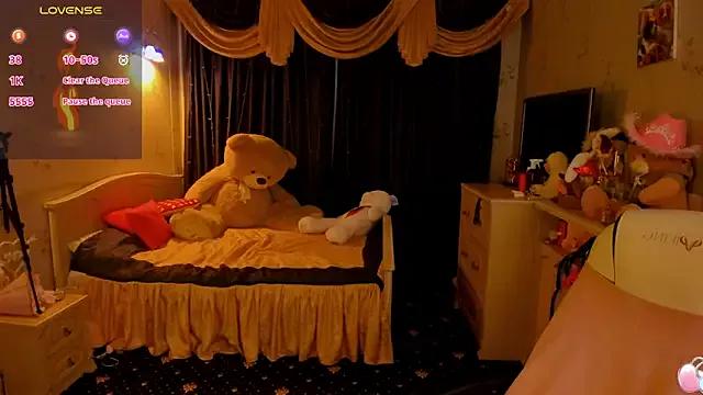 Discover our girls online shows and discover the company of countless livestreamers, with stunning shapes, sex toys and more.