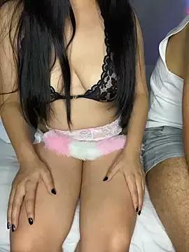 Discover our girls online shows and discover the company of countless livestreamers, with stunning shapes, sex toys and more.