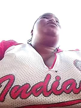 MassiveBoobsxxxx from StripChat is Freechat