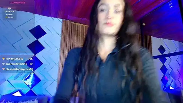 Discover our girls online shows and discover the company of countless livestreamers, with stunning shapes, sex toys and more.