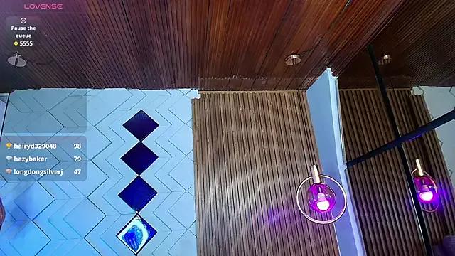 Discover our girls online shows and discover the company of countless livestreamers, with stunning shapes, sex toys and more.