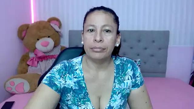 Discover our girls online shows and discover the company of countless livestreamers, with stunning shapes, sex toys and more.