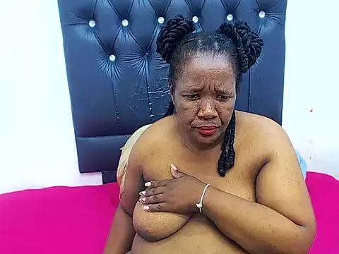 MATUREDQUEENxxxx from StripChat is Freechat