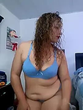 Discover our girls online shows and discover the company of countless livestreamers, with stunning shapes, sex toys and more.